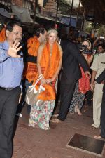Paris Hilton visits Siddhivinayak Temple in Mumbai on 3rd Dec 2012 (18).JPG